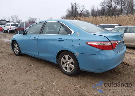 2015 Toyota Camry Hybrid Le z USA, uszkodzony, nr VIN 4T1BD1FK1FU159165